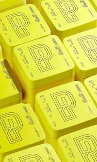 a bunch of yellow boxes with the letter r on them